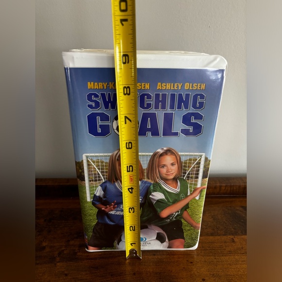 Lot of 3 Mary Kate and Ashlee VHS tapes our lips are sealed switching goals - Picture 8 of 10